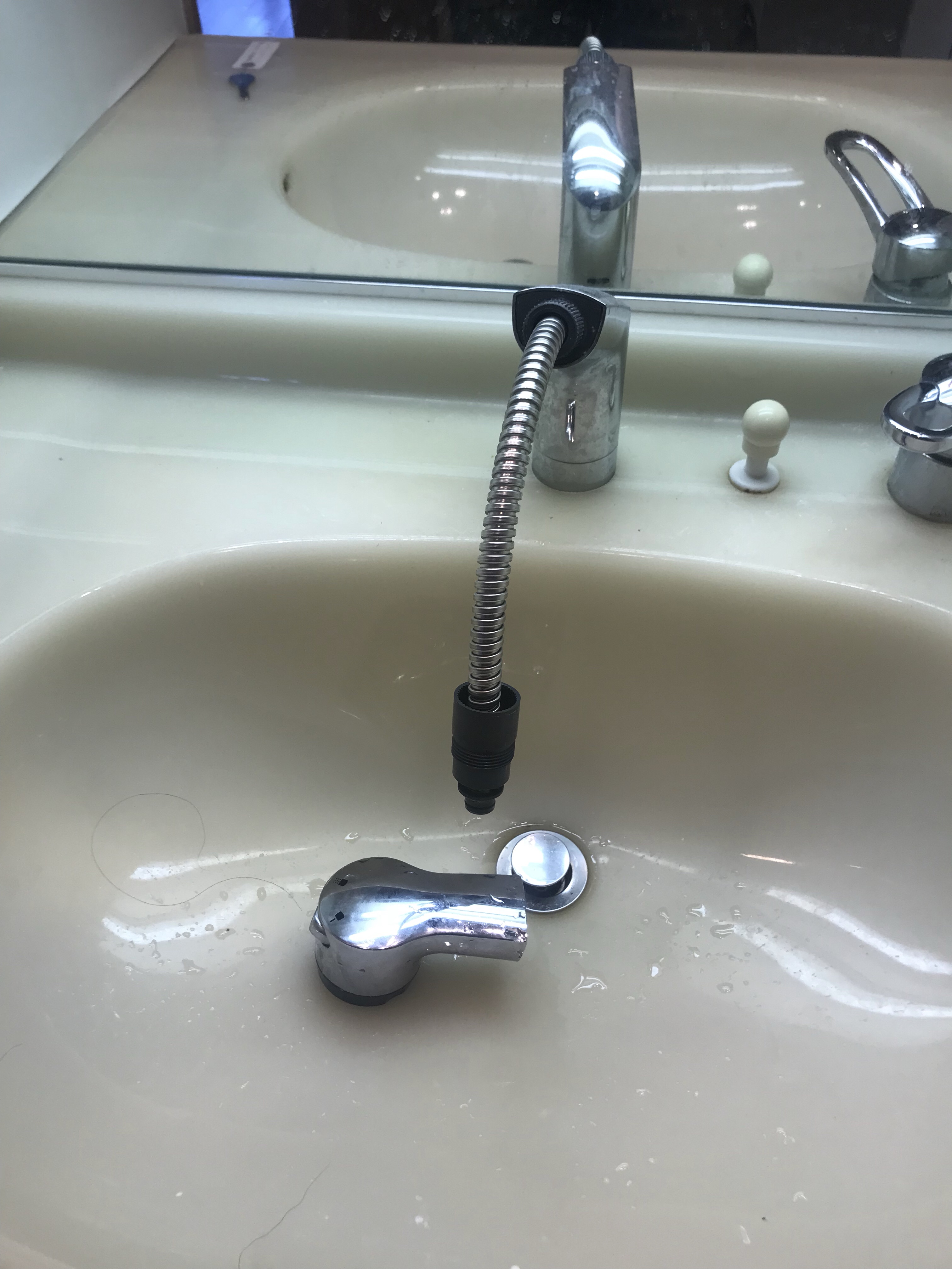 洗面台 シャワー蛇口 Mym製 水漏れ修理 京都市 水もれドルフィン