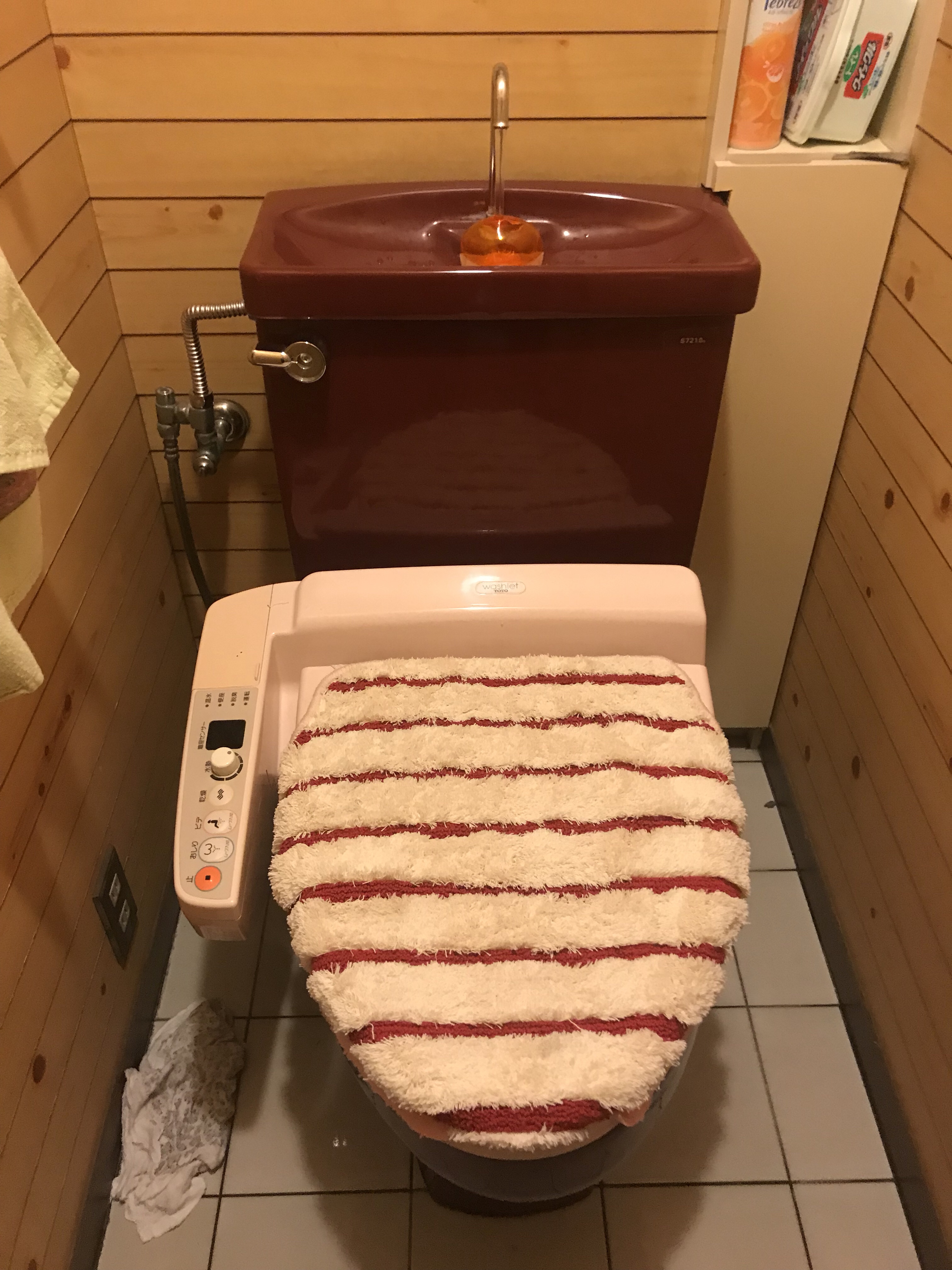トイレ水漏れ 水を流すと床が濡れる 京都市 水もれドルフィン