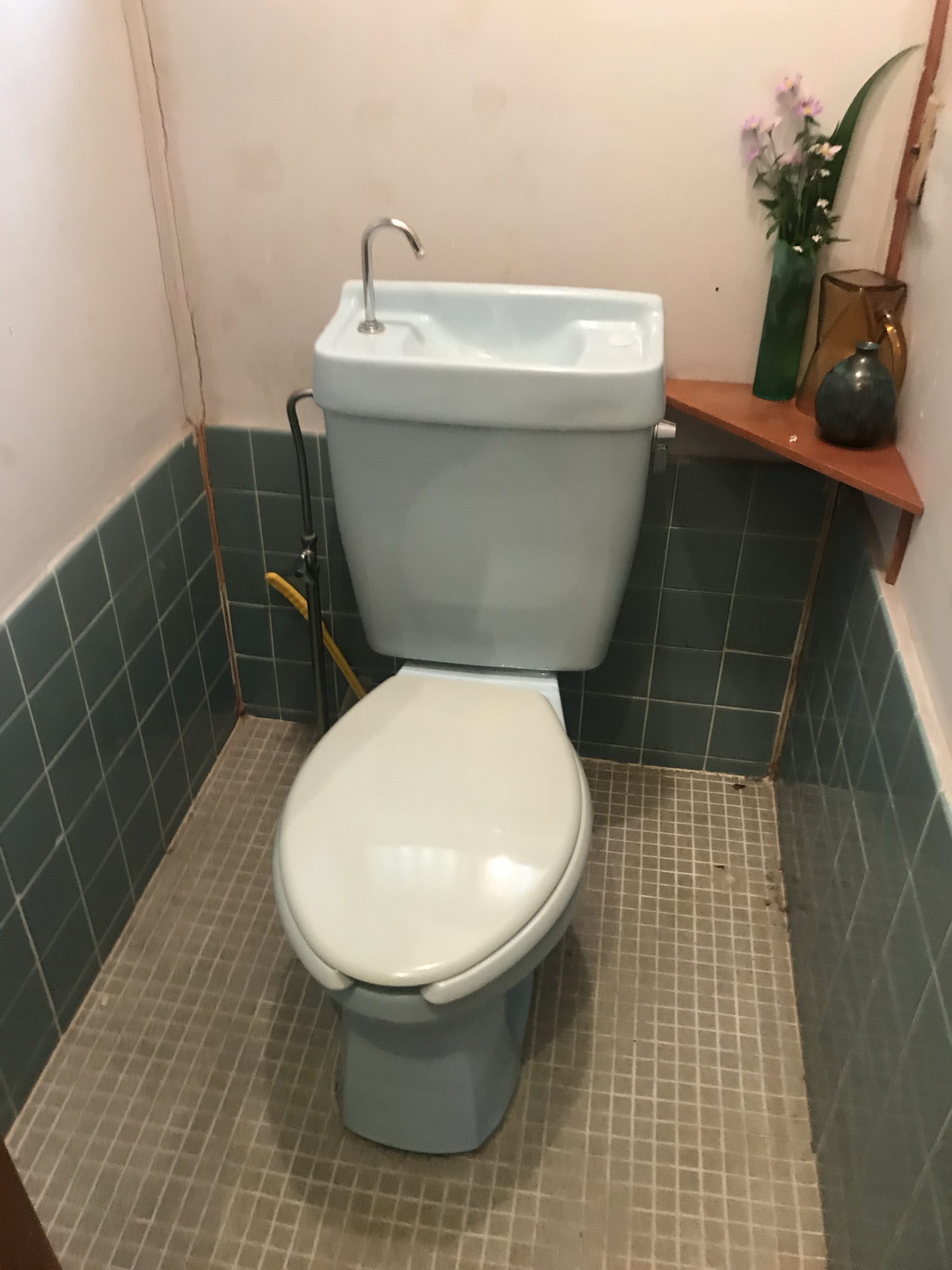 トイレの床の水漏れ 京都市中京区 水もれドルフィン