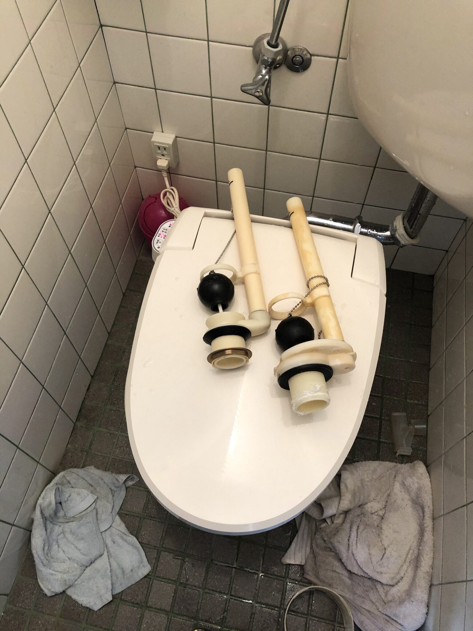 トイレ水漏れ 床が濡れている 京都市左京区 水もれドルフィン